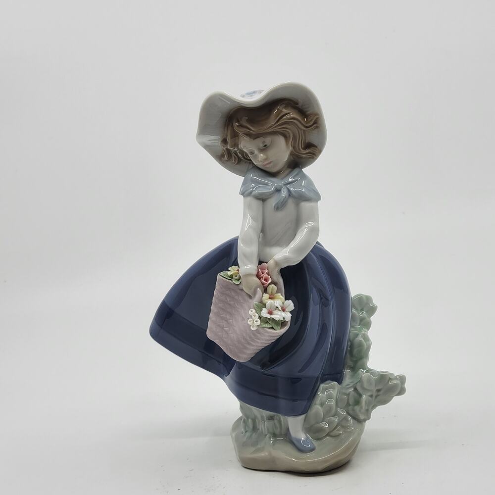 Vintage Lladro Pretty Pickings Figurine #5222 Girl with Flower Basket Retired